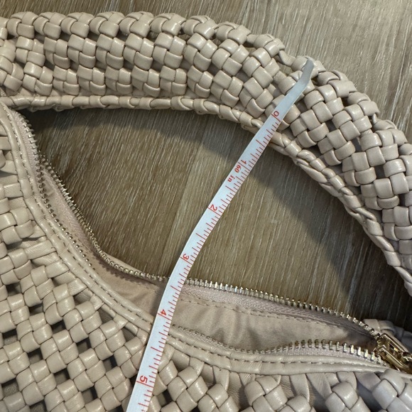Antik Kraft Cream Woven shoulder Bag - Picture 9 of 9